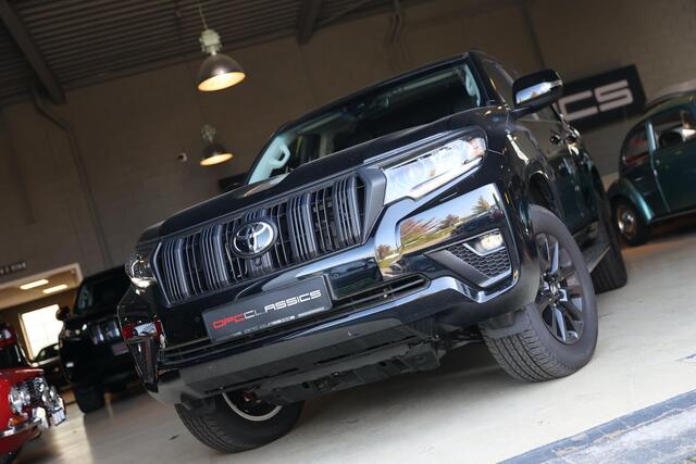Toyota LAND CRUISER 2.8 D-4D Executive TEC Edition Toyota Land Cruiser 2.8 D-4D-F Black Edition High Roof Window Van