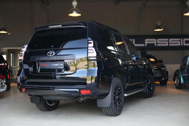 Toyota LAND CRUISER 2.8 D-4D Executive TEC Edition Toyota Land Cruiser 2.8 D-4D-F Black Edition High Roof Window Van