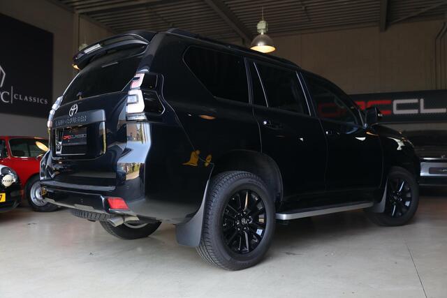 Toyota LAND CRUISER 2.8 D-4D Executive TEC Edition Toyota Land Cruiser 2.8 D-4D-F Black Edition High Roof Window Van