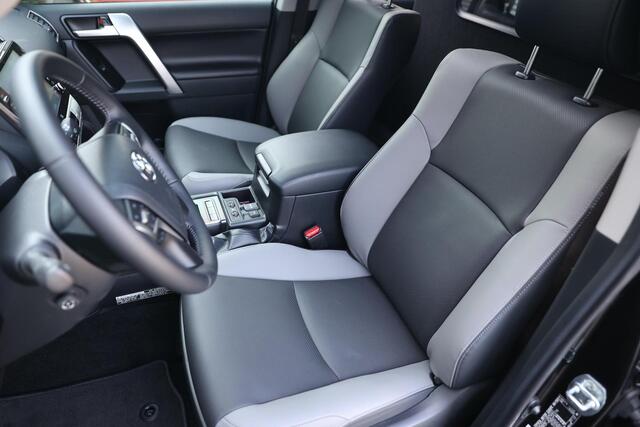 Toyota LAND CRUISER 2.8 D-4D Executive TEC Edition Toyota Land Cruiser 2.8 D-4D-F Black Edition High Roof Window Van