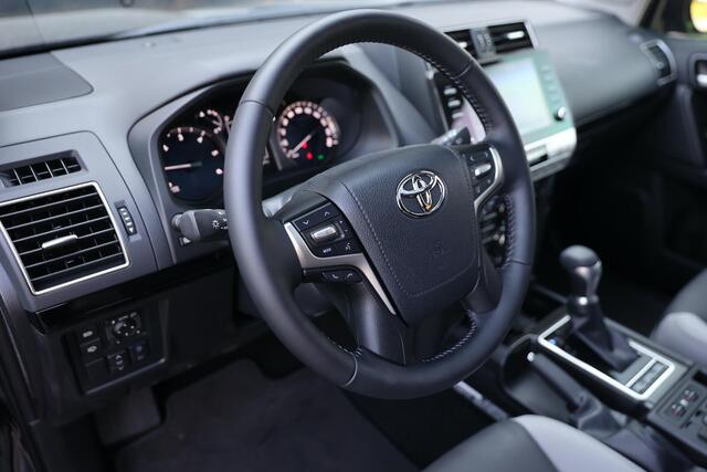 Toyota LAND CRUISER 2.8 D-4D Executive TEC Edition Toyota Land Cruiser 2.8 D-4D-F Black Edition High Roof Window Van