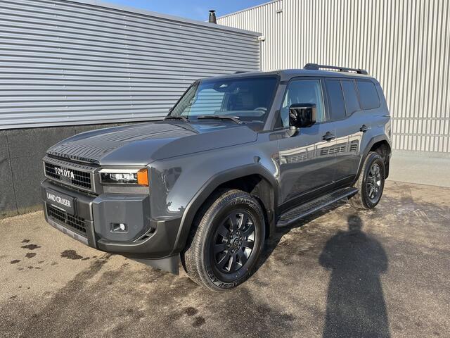 Toyota LAND CRUISER 2.8 D-4D Blind Van Navigator Grijs kenteken Nieuw Model, Geen BPM, Navigatie, 360" Camera, Lederen bekleding, Dodehoekdetectie,