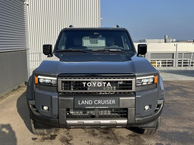Toyota LAND CRUISER 2.8 D-4D Blind Van Navigator Grijs kenteken Nieuw Model, Geen BPM, Navigatie, 360" Camera, Lederen bekleding, Dodehoekdetectie,