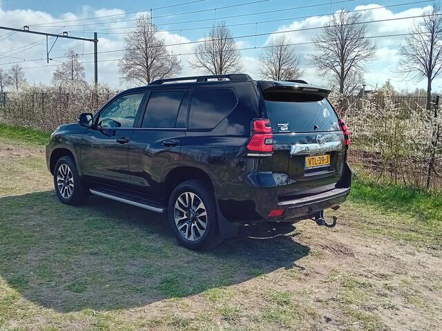 Toyota LAND CRUISER 2.8 D-4D-F Professional Blind Van