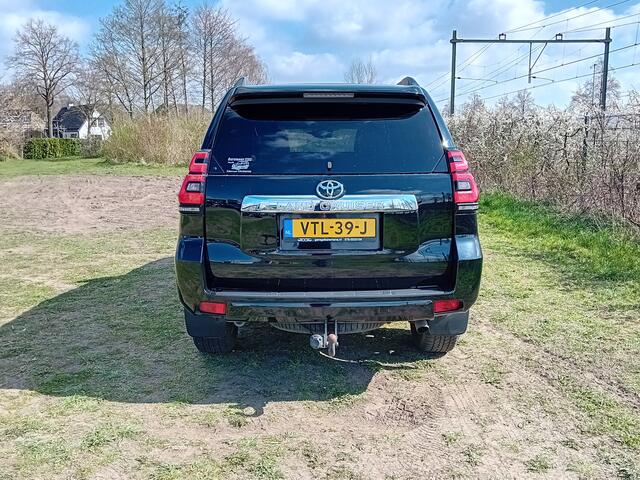 Toyota LAND CRUISER 2.8 D-4D-F Professional Blind Van