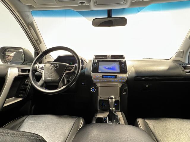 Toyota LAND CRUISER 2.8 D-4D-F Challenger Window Van | Navigatie | LM Velgen 17" | Voorstoelen Verwarmd | PDC Achter | Trekhaak | Treeplanken |