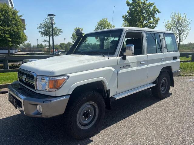 Toyota LAND CRUISER LX LANG 5 PERSOONS 4x4 Airco 6 Cilinder Diesel