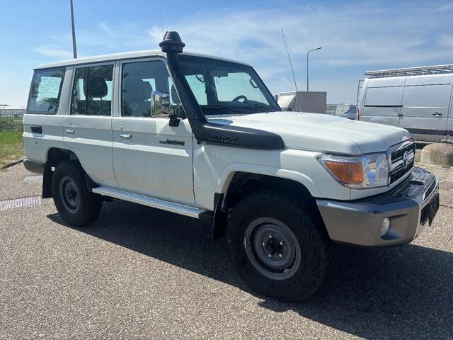 Toyota LAND CRUISER LX LANG 5 PERSOONS 4x4 Airco 6 Cilinder Diesel