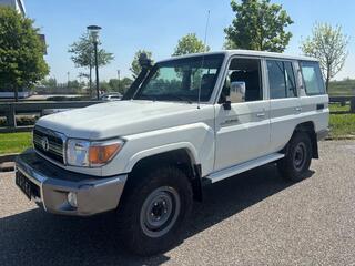 toyota-land-cruiser-lx-lang-5-perso