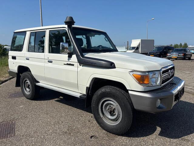 Toyota LAND CRUISER LX LANG 5 PERSOONS 4x4 Airco 4.2 6 Cilinder Diesel