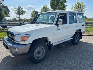 toyota-land-cruiser-lx-lang-5-perso