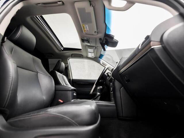 Toyota LAND CRUISER 2.8 D-4D-F Executive Full Options Automaat (SCHUIFDAK, 1e EIGENAAR, DEALER ONDERHOUDEN, STANDKACHEL, NAVIGATIE, LUCHTVERING, MEMORY SEATS, STOELVERWARMING/KOELING, 360 CAMERA, KEYLESS, ADAPTIVE CRUISE, TREEPLANKEN, NIEUWSTAAT