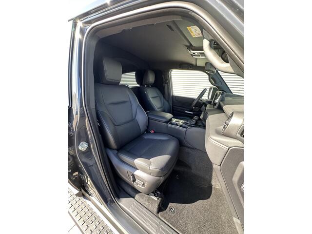 Toyota LAND CRUISER 2.8 D-4D Blind Van Professional Executive Luxe Uitvoering!