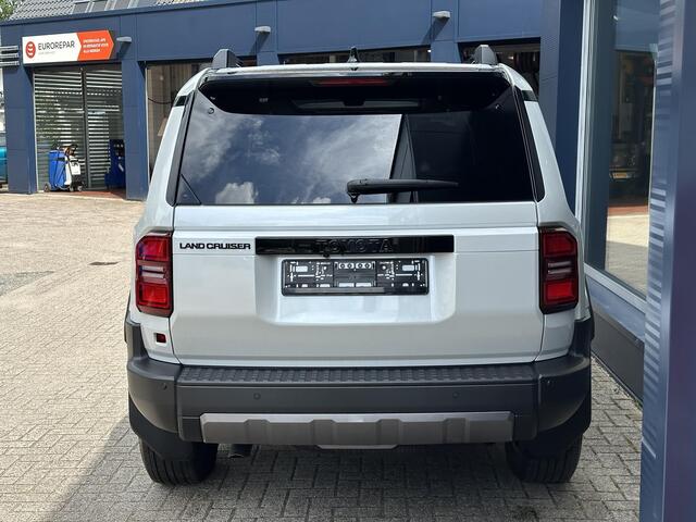 Toyota LAND CRUISER 2.8 D-4D President | Full Options! | Geel Kenteken Prijs incl. BTW / BPM | * Export Price EX VAT ¤75.000* | Navigatie | Panorama Schuif-Kanteldak | Volledig Lederen Bekleding | Off Road Pakket | LED Verlichting | JBL Audio | Elektrische Achterklep | Stoel