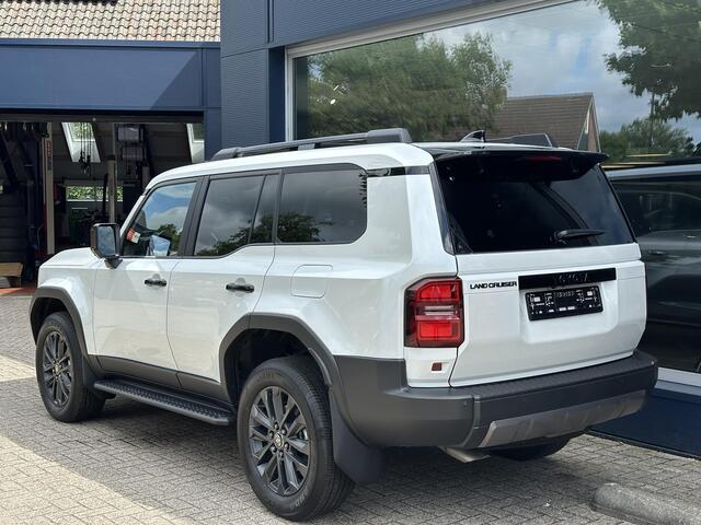 Toyota LAND CRUISER 2.8 D-4D President | Full Options! | Geel Kenteken Prijs incl. BTW / BPM | * Export Price EX VAT ¤75.000* | Navigatie | Panorama Schuif-Kanteldak | Volledig Lederen Bekleding | Off Road Pakket | LED Verlichting | JBL Audio | Elektrische Achterklep | Stoel