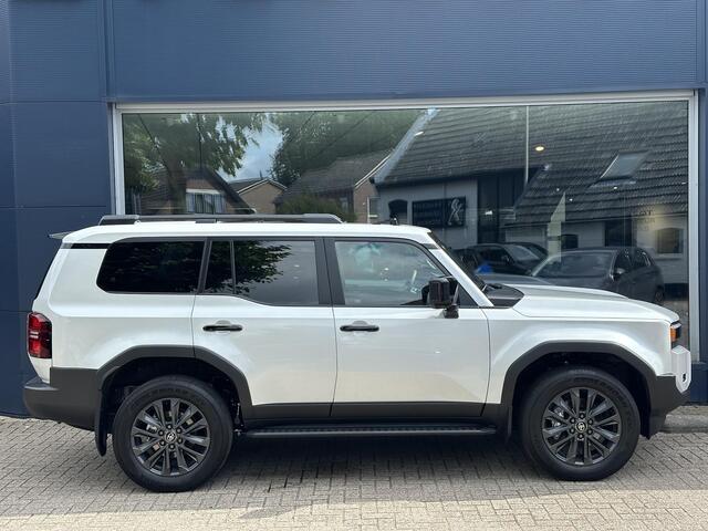 Toyota LAND CRUISER 2.8 D-4D President | Full Options! | Geel Kenteken Prijs incl. BTW / BPM | * Export Price EX VAT ¤75.000* | Navigatie | Panorama Schuif-Kanteldak | Volledig Lederen Bekleding | Off Road Pakket | LED Verlichting | JBL Audio | Elektrische Achterklep | Stoel