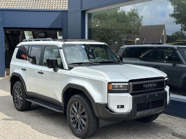 Toyota LAND CRUISER 2.8 D-4D President | Full Options! | Geel Kenteken Prijs incl. BTW / BPM | * Export Price EX VAT ¤75.000* | Navigatie | Panorama Schuif-Kanteldak | Volledig Lederen Bekleding | Off Road Pakket | LED Verlichting | JBL Audio | Elektrische Achterklep | Stoel