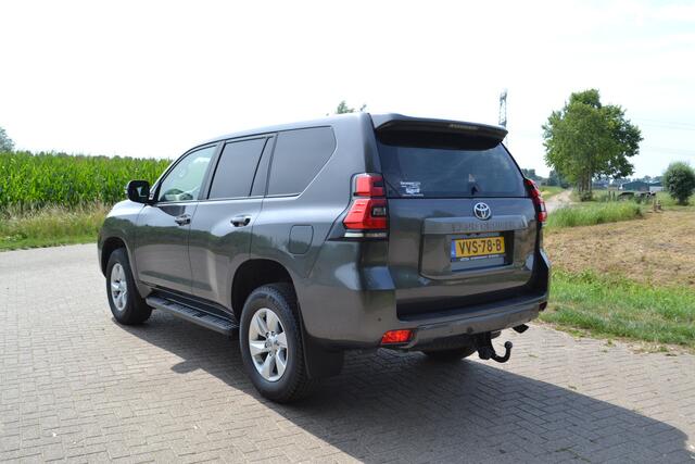 Toyota LAND CRUISER 2.8 D-4D-F Challenger Window Van