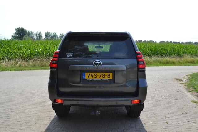 Toyota LAND CRUISER 2.8 D-4D-F Challenger Window Van
