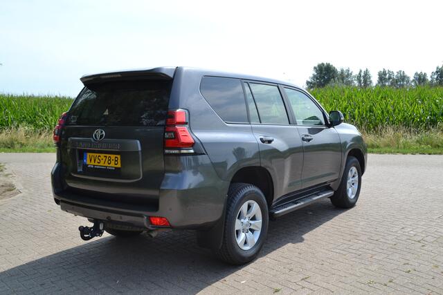 Toyota LAND CRUISER 2.8 D-4D-F Challenger Window Van