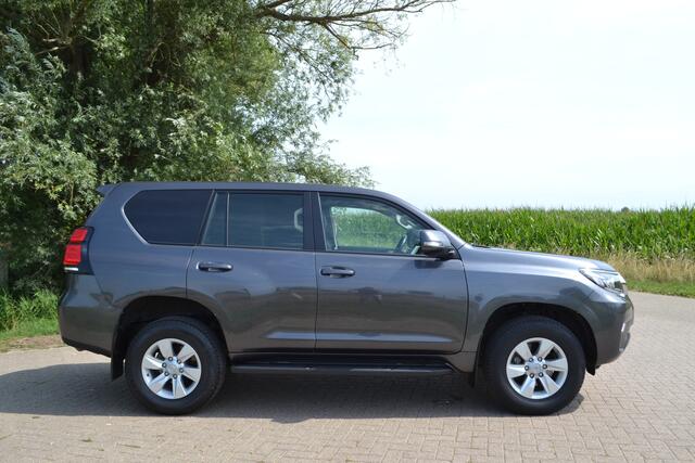 Toyota LAND CRUISER 2.8 D-4D-F Challenger Window Van