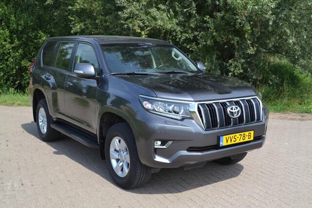 Toyota LAND CRUISER 2.8 D-4D-F Challenger Window Van