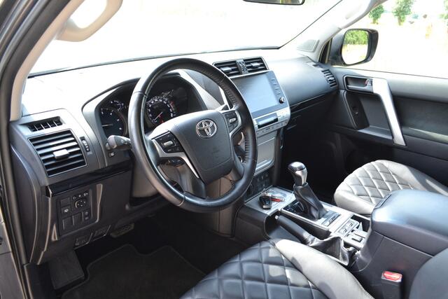 Toyota LAND CRUISER 2.8 D-4D-F Challenger Window Van