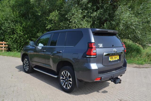 Toyota LAND CRUISER 2.8 D-4D-F Professional Window Van
