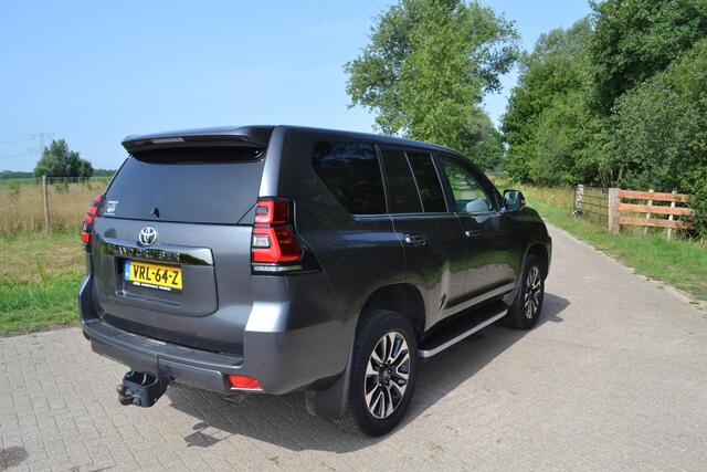 Toyota LAND CRUISER 2.8 D-4D-F Professional Window Van