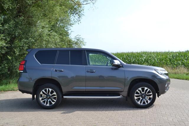 Toyota LAND CRUISER 2.8 D-4D-F Professional Window Van