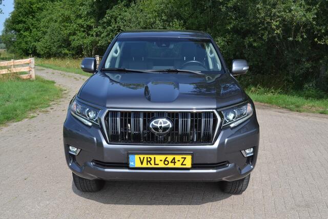 Toyota LAND CRUISER 2.8 D-4D-F Professional Window Van