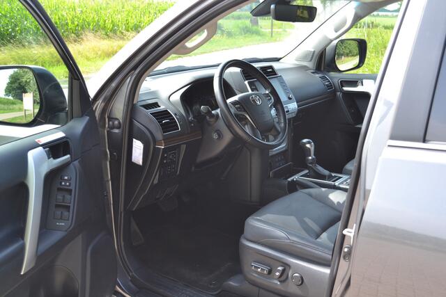 Toyota LAND CRUISER 2.8 D-4D-F Professional Window Van