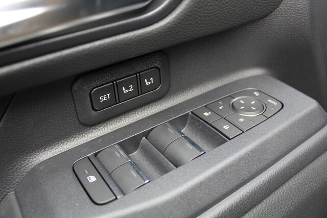 Toyota LAND CRUISER 2.8 D-4D 4x4 Window Van First Edition | Nieuw uit voorraad | Geen BPM | Leder | Memory | 360 Camera | JBL | HUD | LED | Stoelverwarming/koeling
