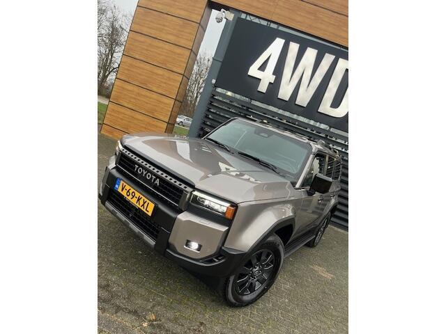 Toyota LAND CRUISER 2.8 D-4D AUT VAN EXEC / PROF LEDER NAVI CLIMA CRAWL GEEN BPM ! FABR GARANTIE ¤ 76900 EXCL FISCAAL VOORDELIGE zeer luxe uitvoering , is voor ondernemers vrijgesteld van BPM in nieuwstaat dealer onderhouden en zeer mooie bedrijf inrichting in de laadruimte