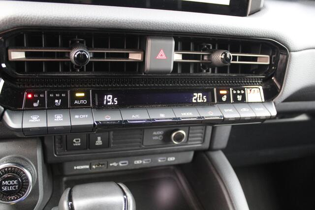 Toyota LAND CRUISER 2.8 D-4D Standard Roof Window Van Professional | NL-Auto | Trekhaak | Leder | Memory | Camera's | JBL | HUD | LED | Stoelverwarming/koeling