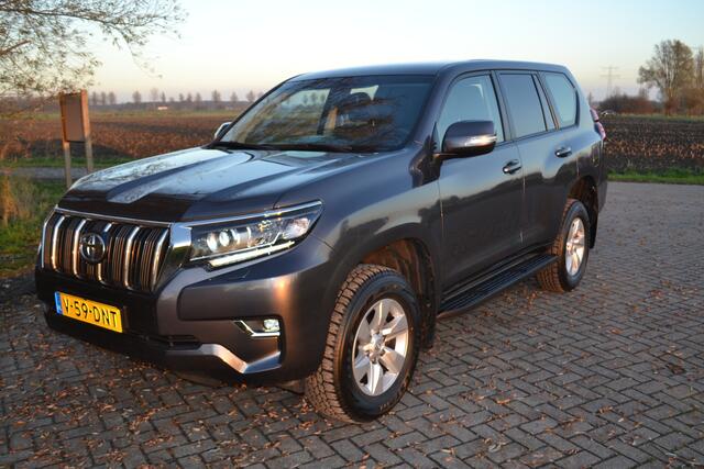 Toyota LAND CRUISER 2.8 D-4D-F Comfort Window Van