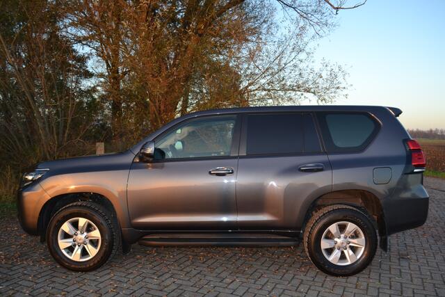 Toyota LAND CRUISER 2.8 D-4D-F Comfort Window Van