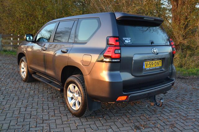 Toyota LAND CRUISER 2.8 D-4D-F Comfort Window Van