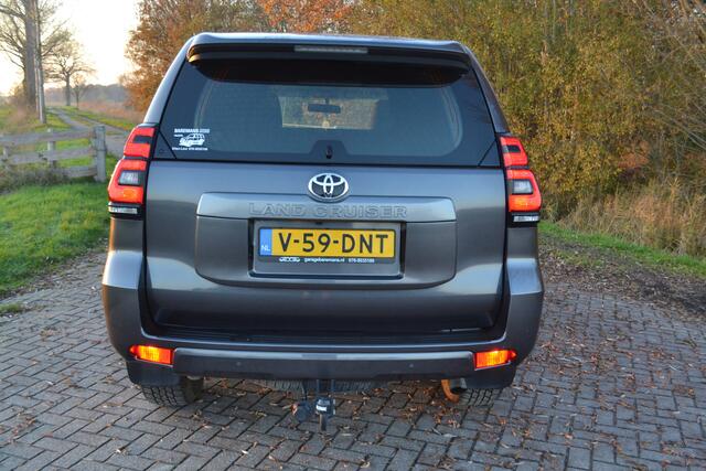 Toyota LAND CRUISER 2.8 D-4D-F Comfort Window Van