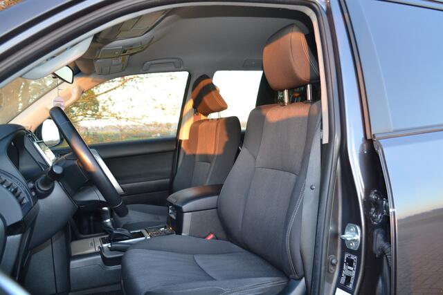 Toyota LAND CRUISER 2.8 D-4D-F Comfort Window Van