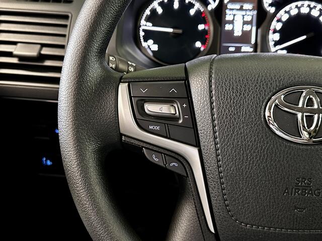 Toyota LAND CRUISER 2.8 D-4D-F Challenger High Roof Blind Van | Direct Leverbaar | 3500 Kg Trekken | Tot 10 Jaar Garantie | Cruise Control | Trekhaak | Airconditioning |