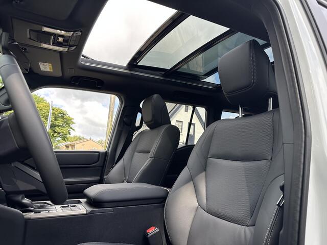 Toyota LAND CRUISER 2.8 D-4D President Grijs Kenteken Prijs excl. BTW /incl. BPM | FULL OPTIONS | Navigatie | Panorama Schuif-Kanteldak | Volledig Lederen Bekleding | Off Road Pakket | LED Verlichting | JBL Audio | Elektrische Achterklep | Stoelverwarming en Koeling | Koelbo