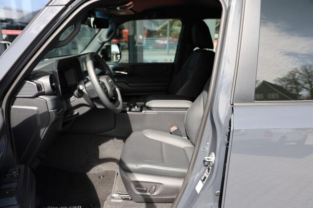 Toyota LAND CRUISER 2.8 D-4D 5DRS TX/L A/T VAN