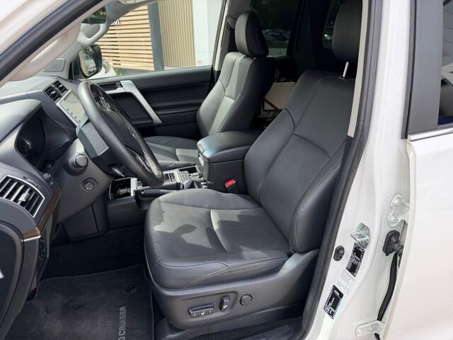 Toyota LAND CRUISER 2.8 D-4D Professional Window Van | Trekhaak
