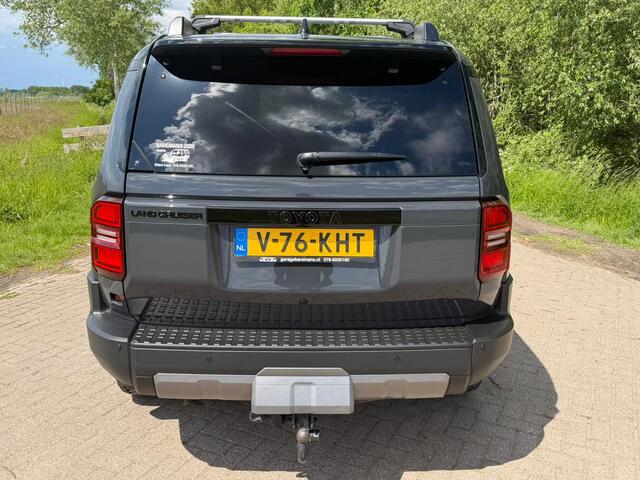Toyota LAND CRUISER 250 2.8 D-4D Blind Van Navigator