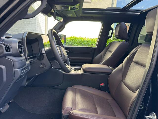 Toyota LAND CRUISER 2.8 D-4D Standard Roof Window Van Professional
