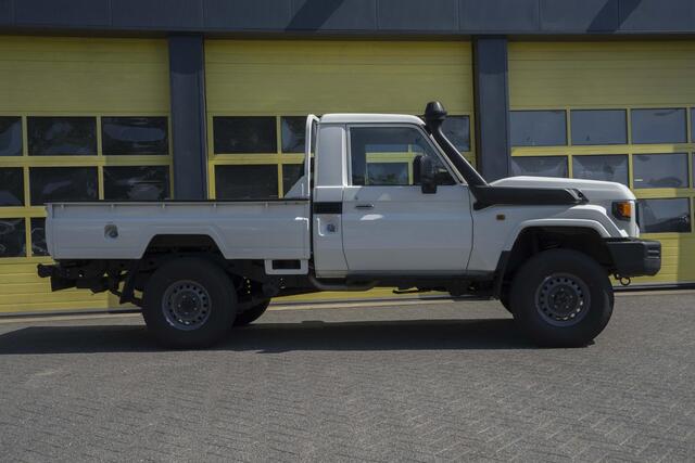 Toyota LAND CRUISER Landcruiser GDJ 79 2.8 D-4D Single Cab 6 A/T