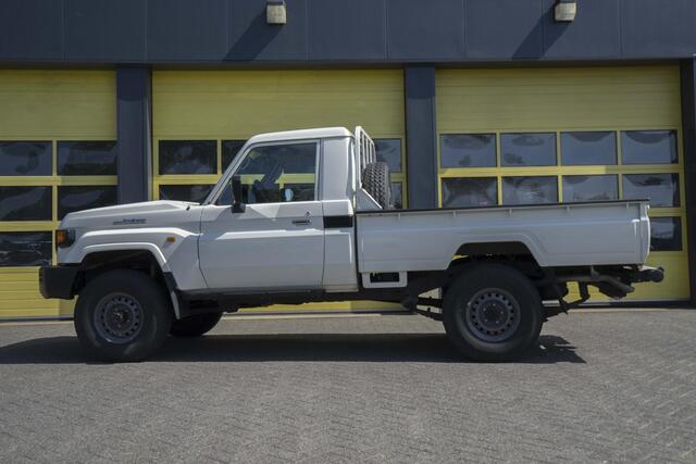 Toyota LAND CRUISER Landcruiser GDJ 79 2.8 D-4D Single Cab 6 A/T
