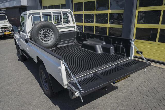 Toyota LAND CRUISER Landcruiser GDJ 79 2.8 D-4D Single Cab 6 A/T