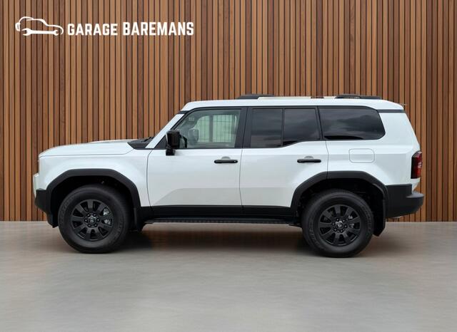 Toyota LAND CRUISER 250 2.8 D-4D Standard Roof Window Van Navigator